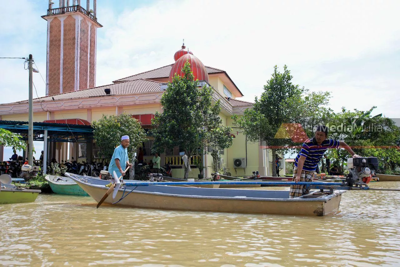 Kelantan Rivers Still at Dangerous Levels Due to Heavy Rainfall