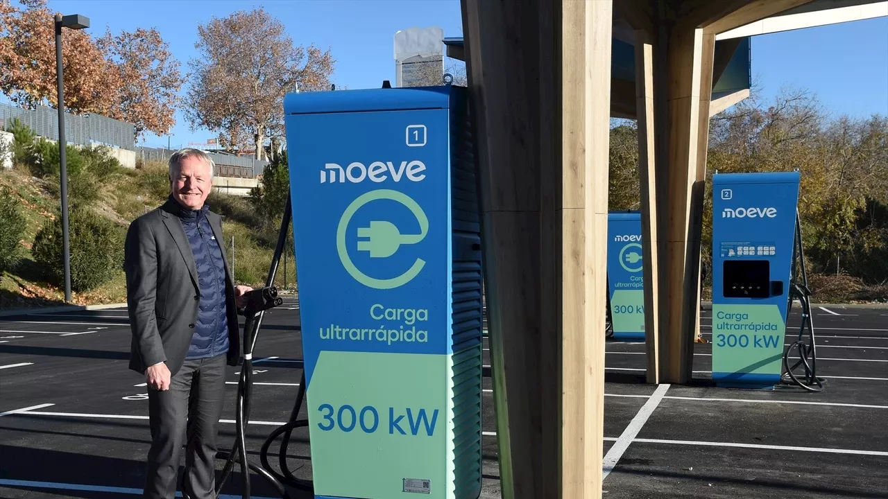 Revolución en el sector energético: Moeve presenta su nueva red de estaciones de servicio con servicios de oci