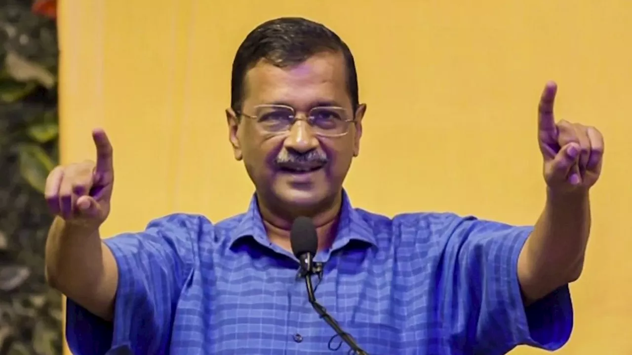 दिल्ली के ऑटोवालों के बीच पहुंचे केजरीवाल, 10 लाख इंश्योरेंस, बेटी की शादी में एक लाख देने का वादा