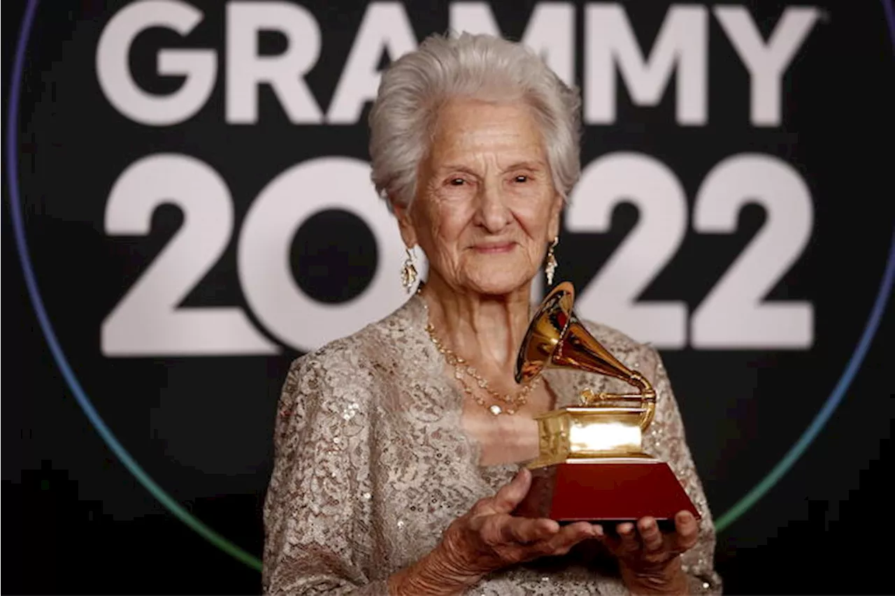 Addio alla bisnonna Angela Alvarez, la più vecchia dei Grammy