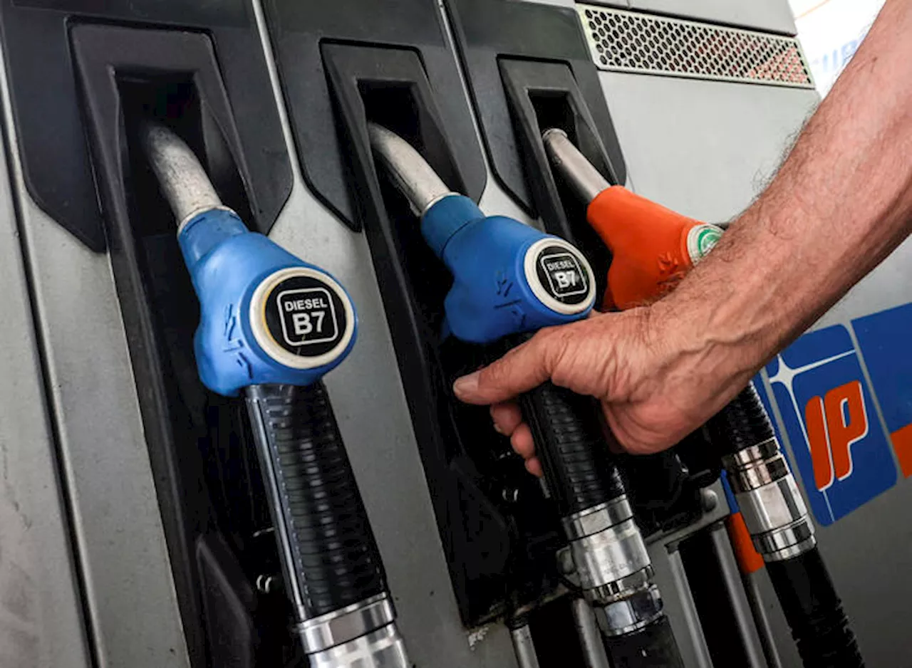 Carburanti, 103 euro in meno a famiglia rispetto al 2023