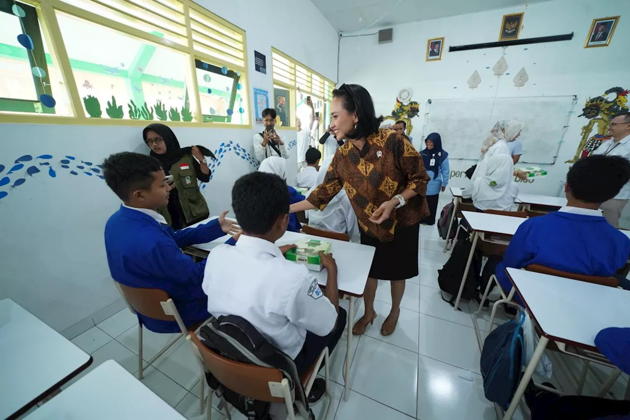 KP2MI bagikan makanan bergizi gratis, dukung program Presiden