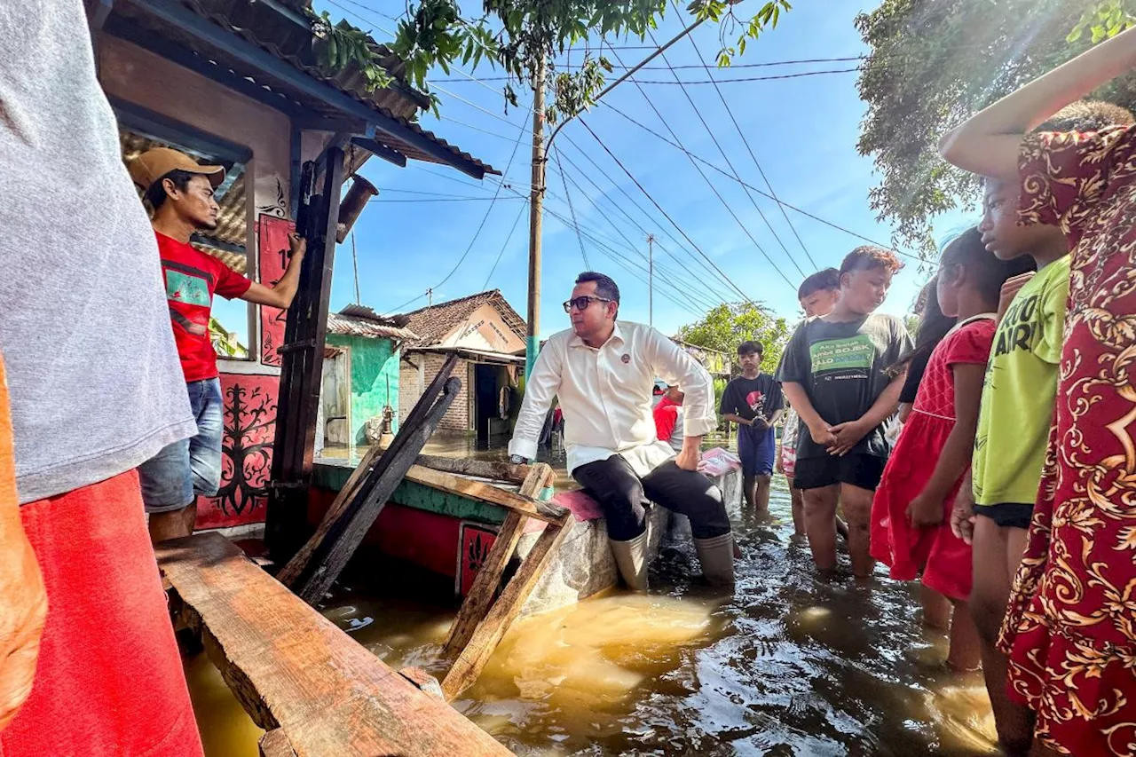 Pj Wali Kota Mojokerto berikan bantuan warga korban banjir