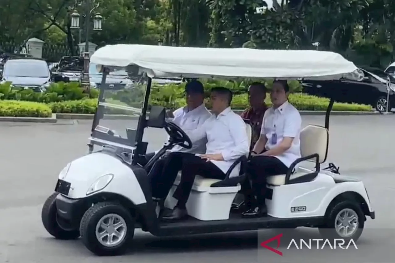 Presiden keliling kompleks Istana gunakan kendaraan 'buggy'