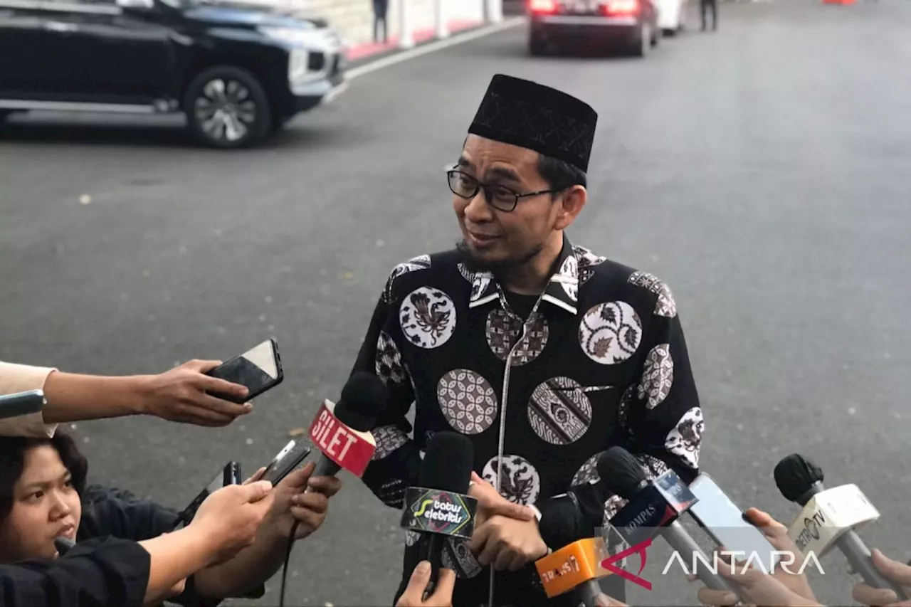 Sosok Ustadz Adi Hidayat, yang disebut bakal jadi pengganti Gus Miftah