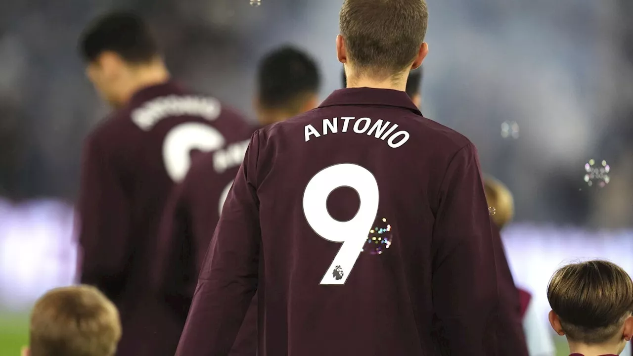 West Ham show support for hospitalized Antonio before Premier League match