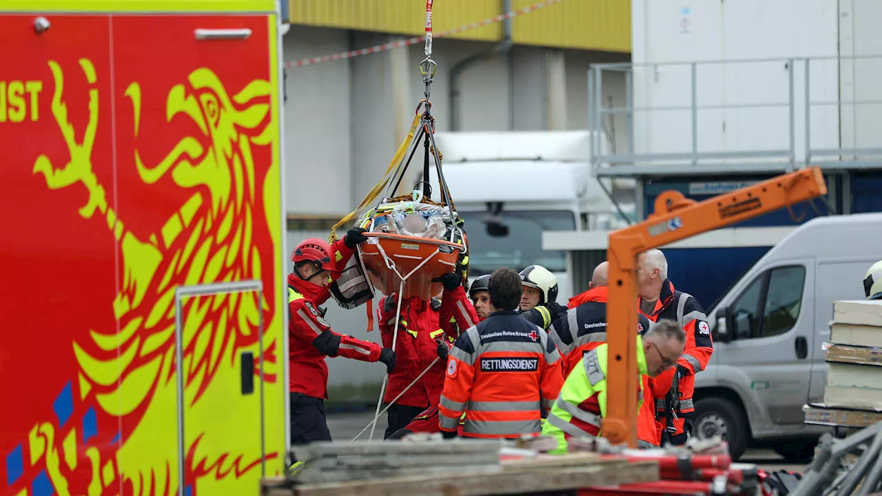 Rostock: Höhenrettern der Feuerwehr retten Verletzten nach Arbeitsunfall