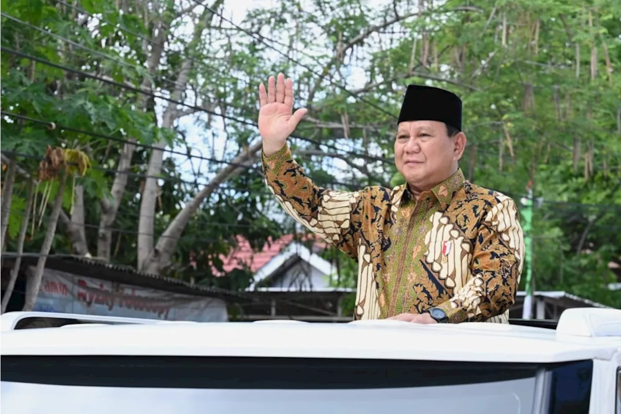 Kala Prabowo Naik Mobil Golf Sidak di Istana, Tanya Kabar Jurnalis