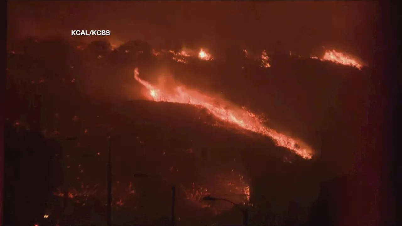 Grande incêndio na Califórnia obriga moradores a saírem de casa