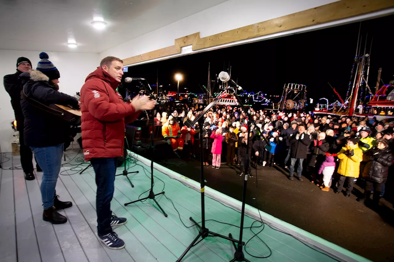 Newfoundland towns light up harbours to honour fishermen, pray for their safety