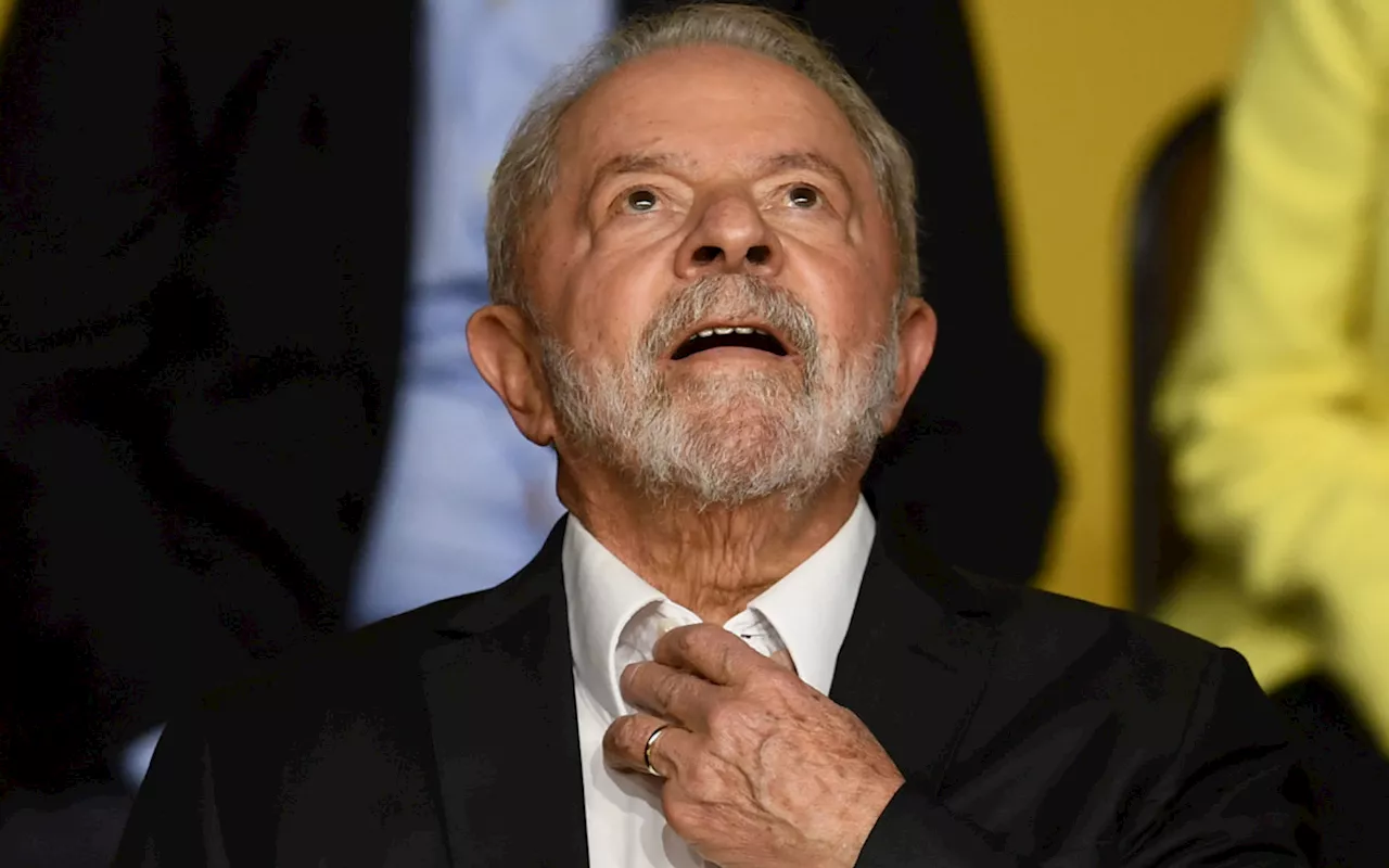 Lula está consciente e tranquilo, mas deve permanecer 48 horas na UTI após cirurgia, diz ministro