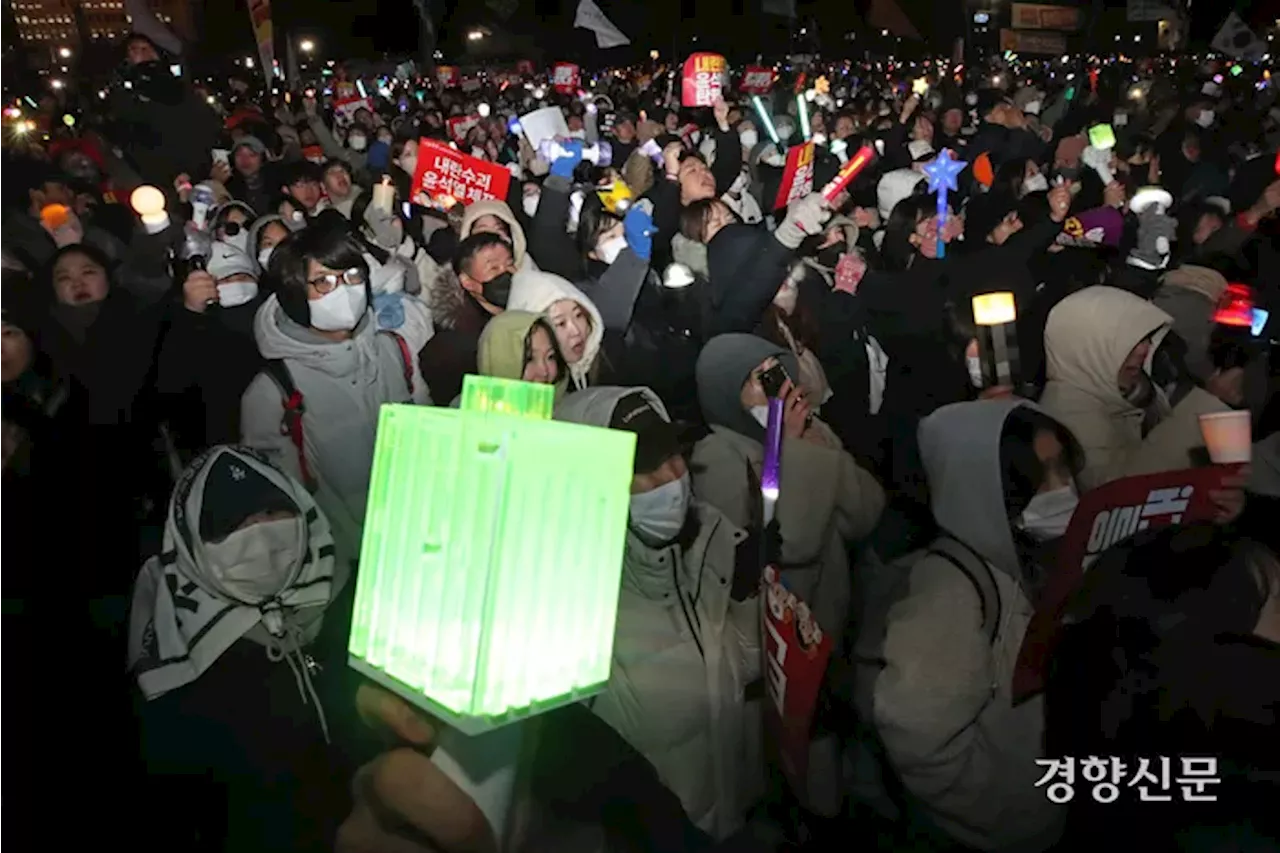 탄핵 쪽지 붙인 고3 고발, 펼침막 업체에 “칼 들고 가겠다”…국힘 지역구 사무실 ‘논란’