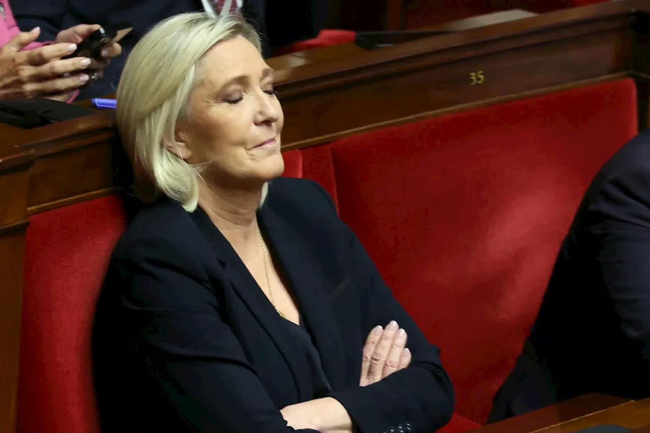 Réunion des partis à l'Elysée: «des agapes» pour se «partager les postes», selon Le Pen