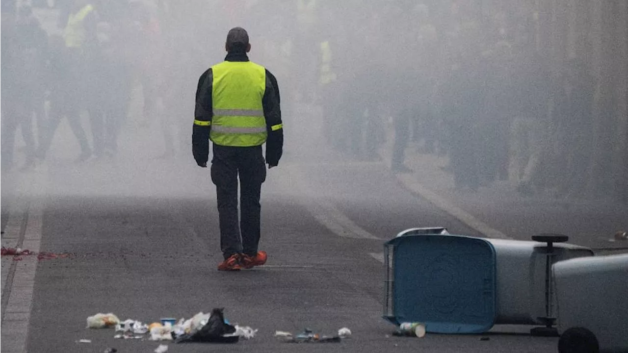 Main arrachée d'un gilet jaune en 2018 : un major CRS sera jugé à Paris