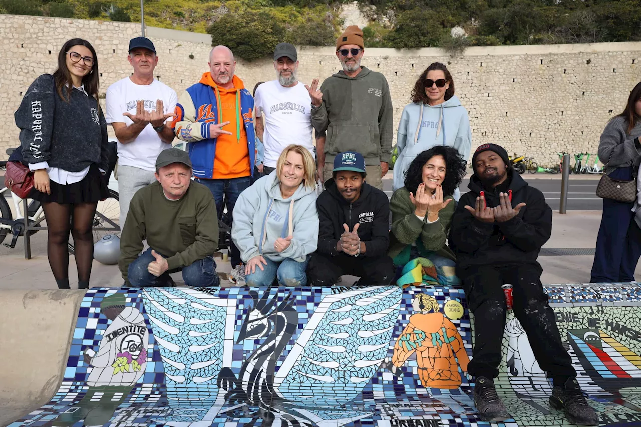 Une nouvelle fresque de mosaïques vient recouvrir le banc de la Corniche