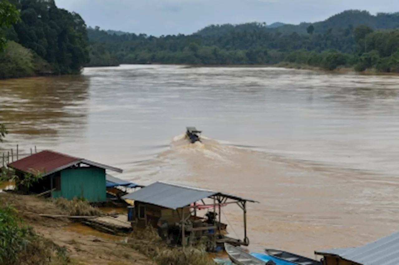 Over 1,600 stranded as floods hit Gua Musang, Kuala Krai and Tanah Merah, Sungai Chalil bridge submerged