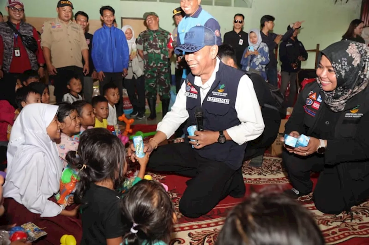 Wamensos Beri Bantuan Logistik dan Santunan Warga Terdampak Longsor dan Pergeseran Tanah di Cianjur