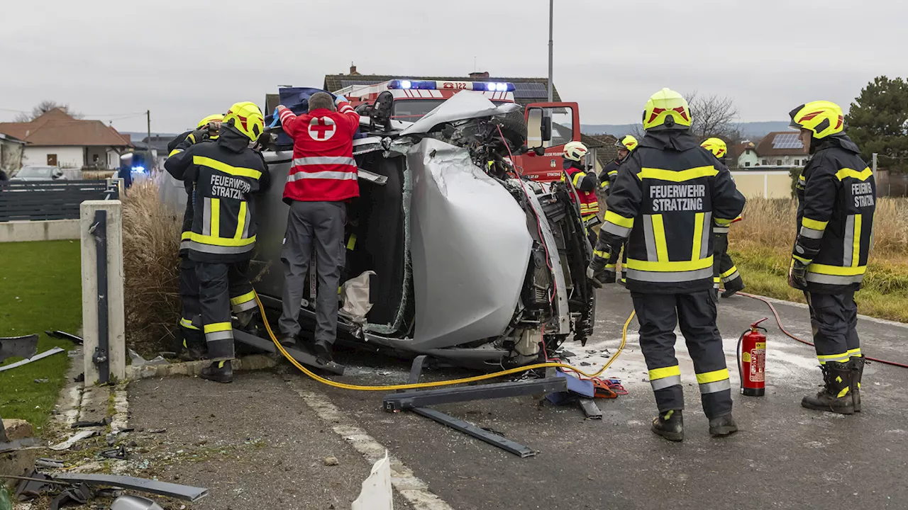 Autolenker krachte in Gartenzaun und überschlug sich mit Wagen