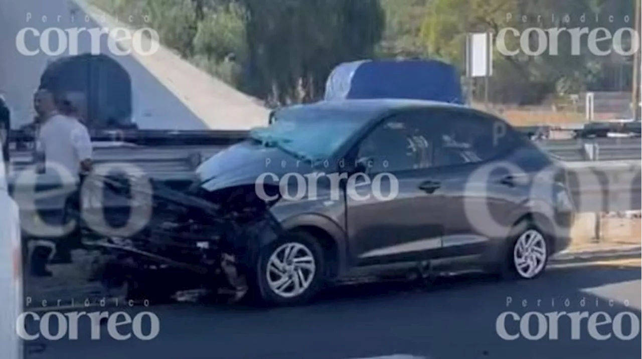 Un fallecido y una lesionada grave en choque entre pipa y auto en San José Iturbide