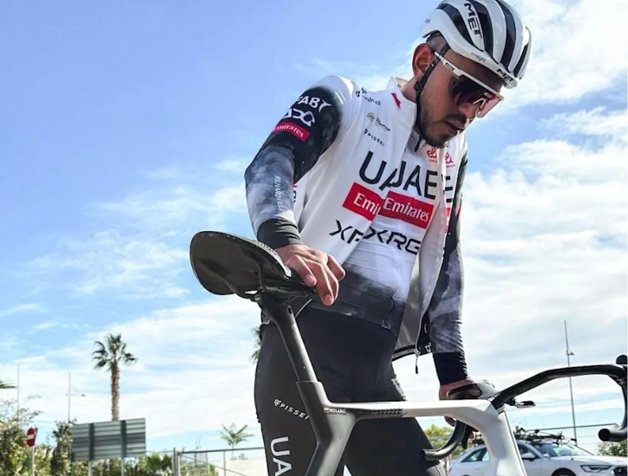 “Money doesn’t buy taste”: Tadej Pogačar’s UAE team slammed for “ugliest kit and bike combo ever” – sponsored by oil giant’s new investment arm… but “at least Pogi won’t have to wear it”, fans say + more on the live blog