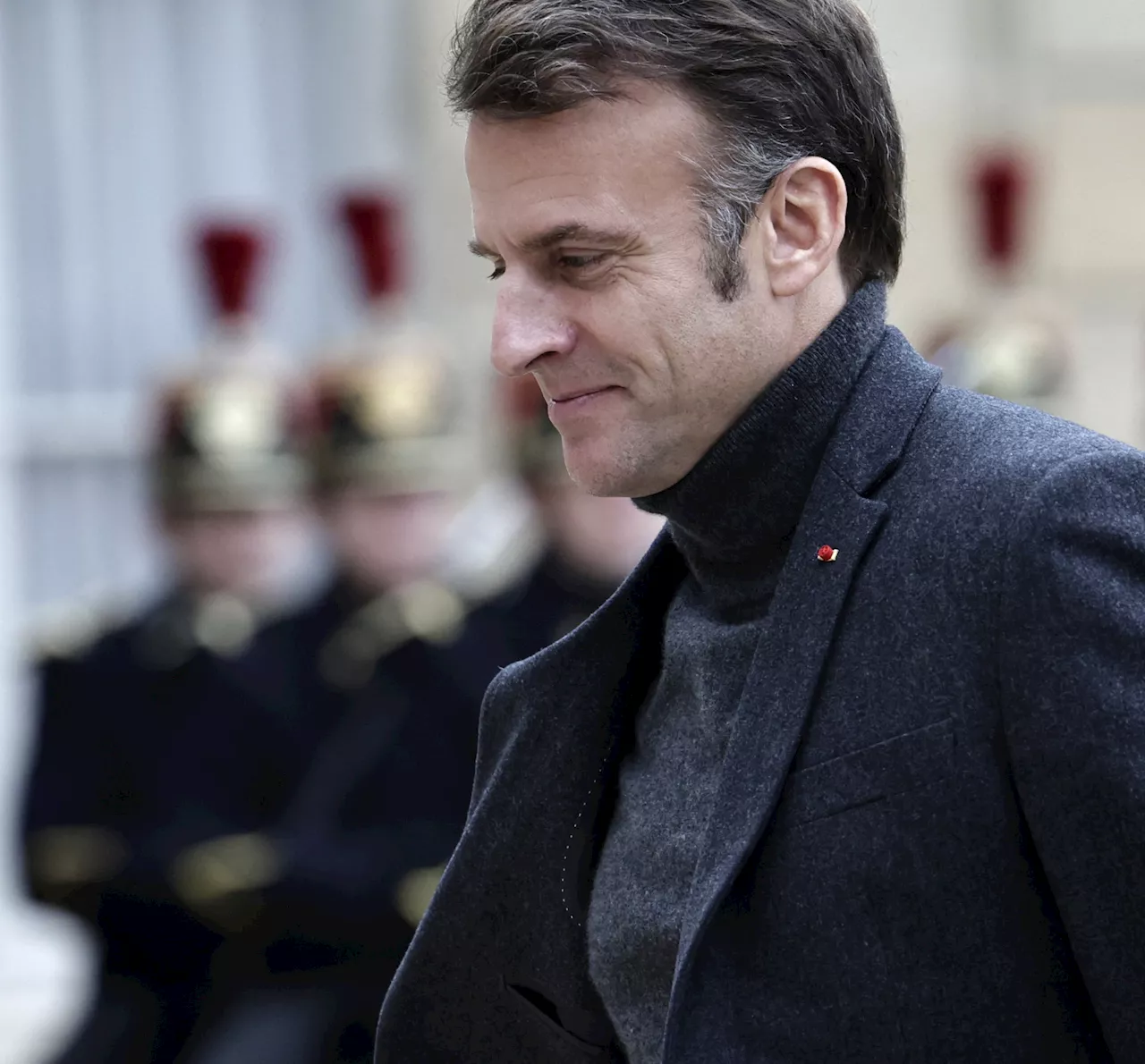 Emmanuel Macron 'nommera un premier ministre dans les 48h' : les dernières tractations à l'Élysée