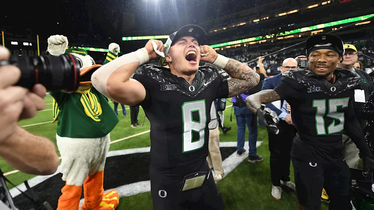 Oregon Ducks' Dillon Gabriel Named AP Big Ten Offensive Player of the Year