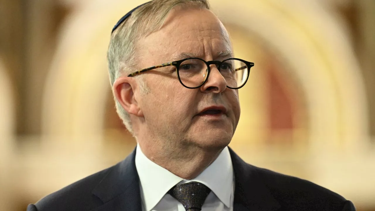 WATCH LIVE: Albanese visits synagogue in wake of terror attack