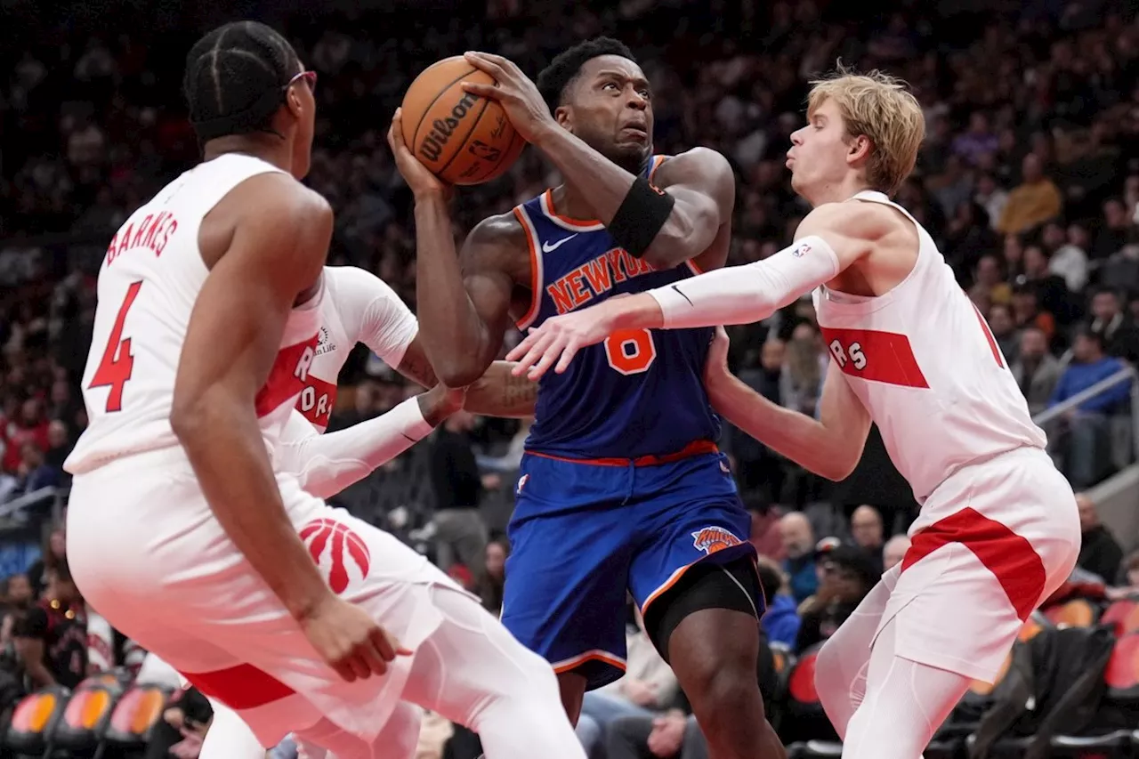 Knicks edge Raptors 113-108, Barnes suffers ankle injury