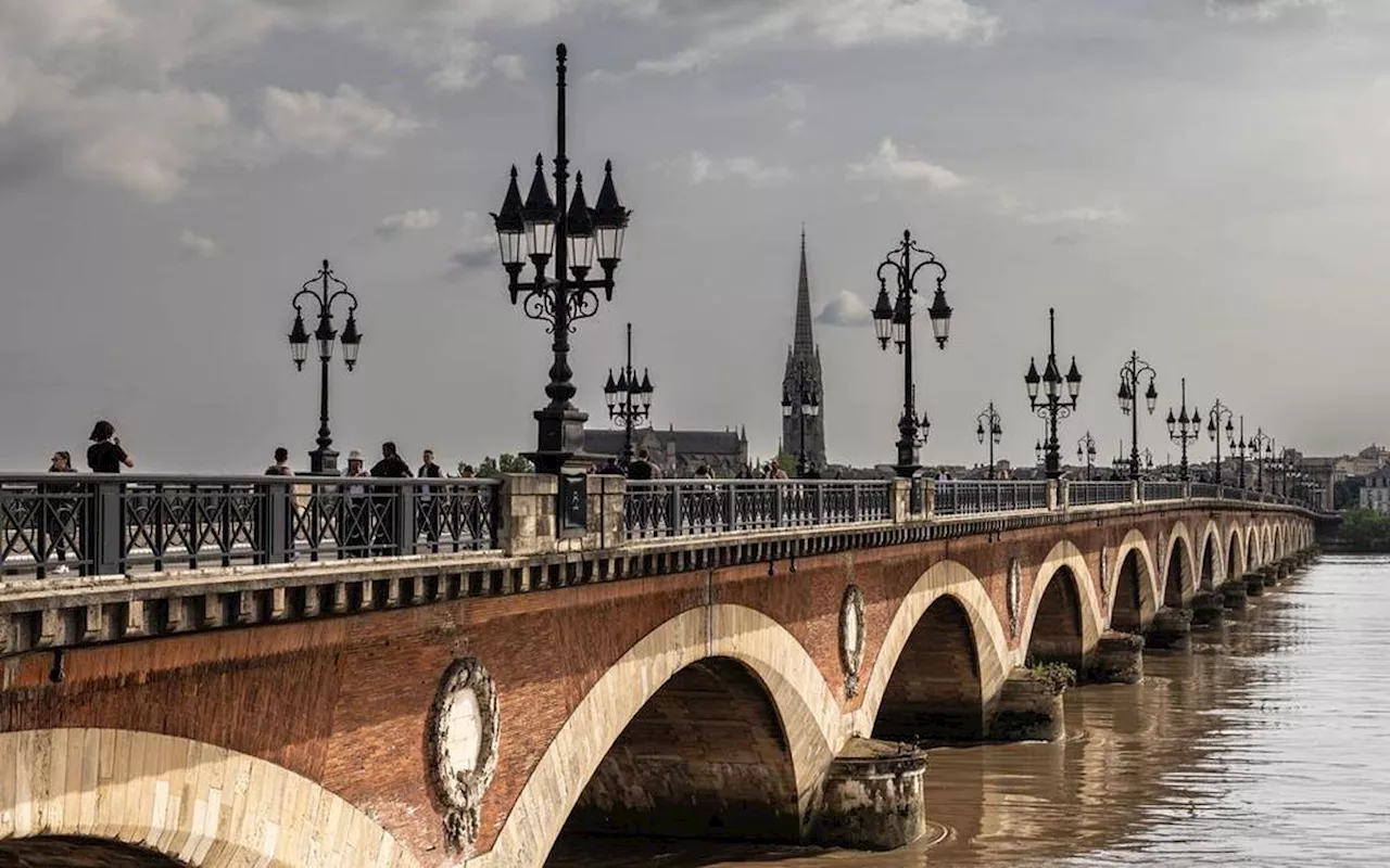 Plus de 200 ans d’histoire(s) du pont de pierre à Bordeaux : notre dossier