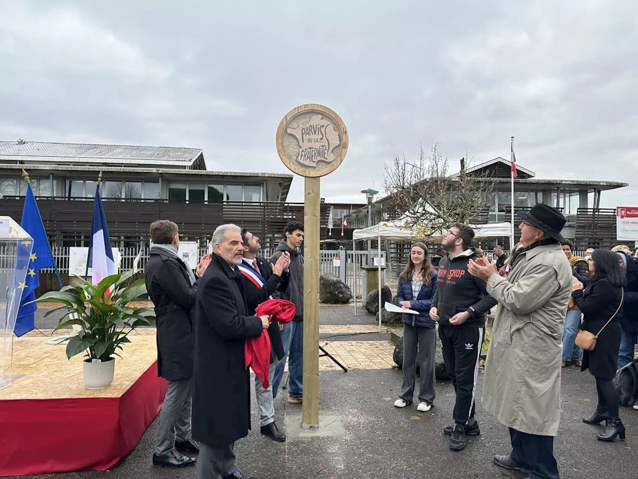 Saint-Paul-lès-Dax : le parvis face au lycée Haroun-Tazieff devient parvis de la Fraternité