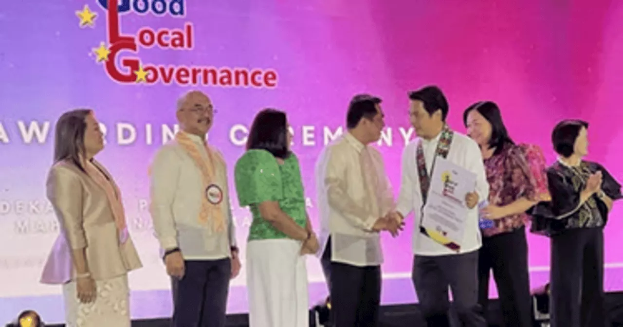 Bacolod receives SGLG award