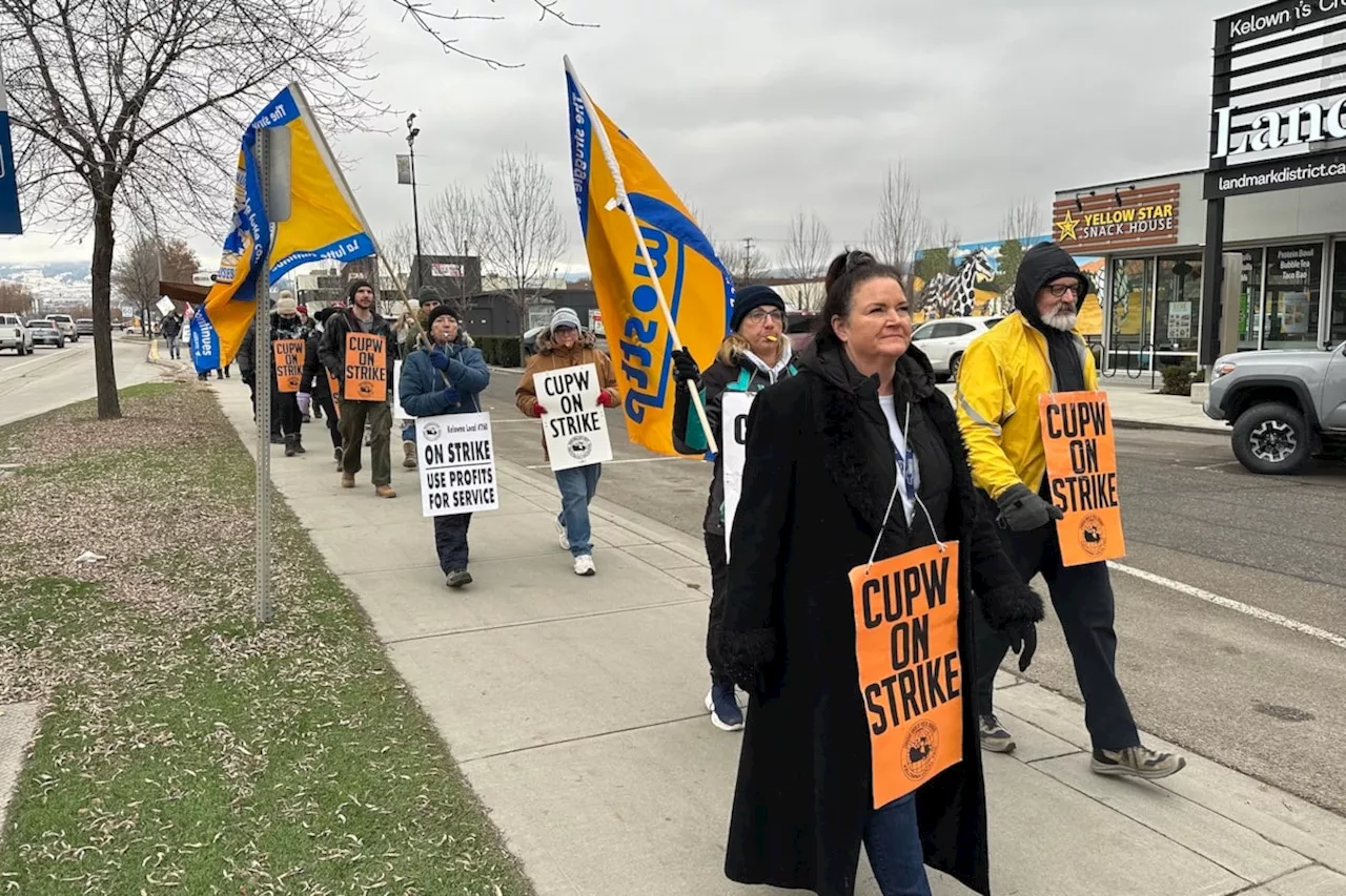 VIDEO: Southeast B.C. Canada Post workers rally in Kelowna