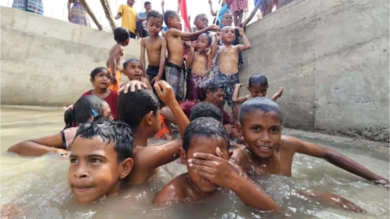 Kisah Warga di Desa Banuan NTT, Tempuh 5 Jam Jalan Kaki Demi Dapat Air Bersih