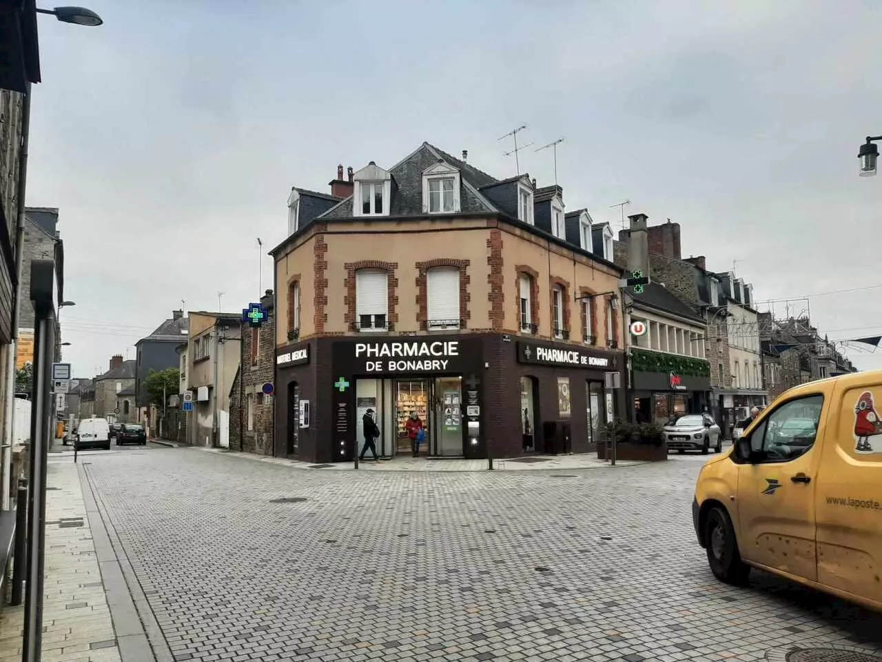 Une course-poursuite pour de faux dimanche dans le centre ville de Fougères