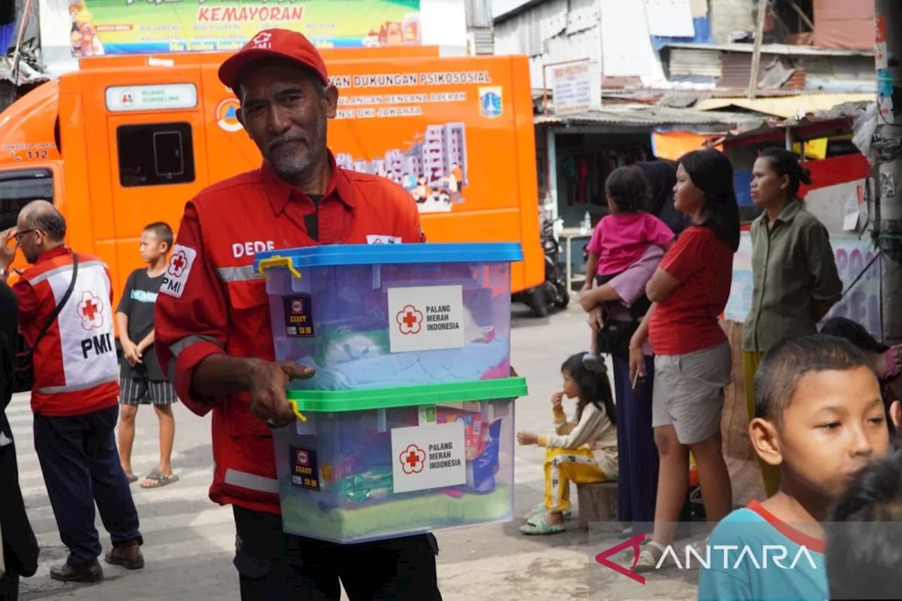 PMI salurkan bantuan untuk korban kebakaran di Kemayoran Jakarta Pusat