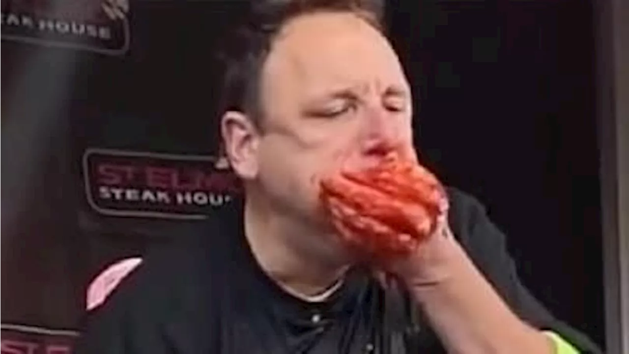 Joey Chestnut verschlingt 9,5 Kilo Shrimps in 8 Minuten