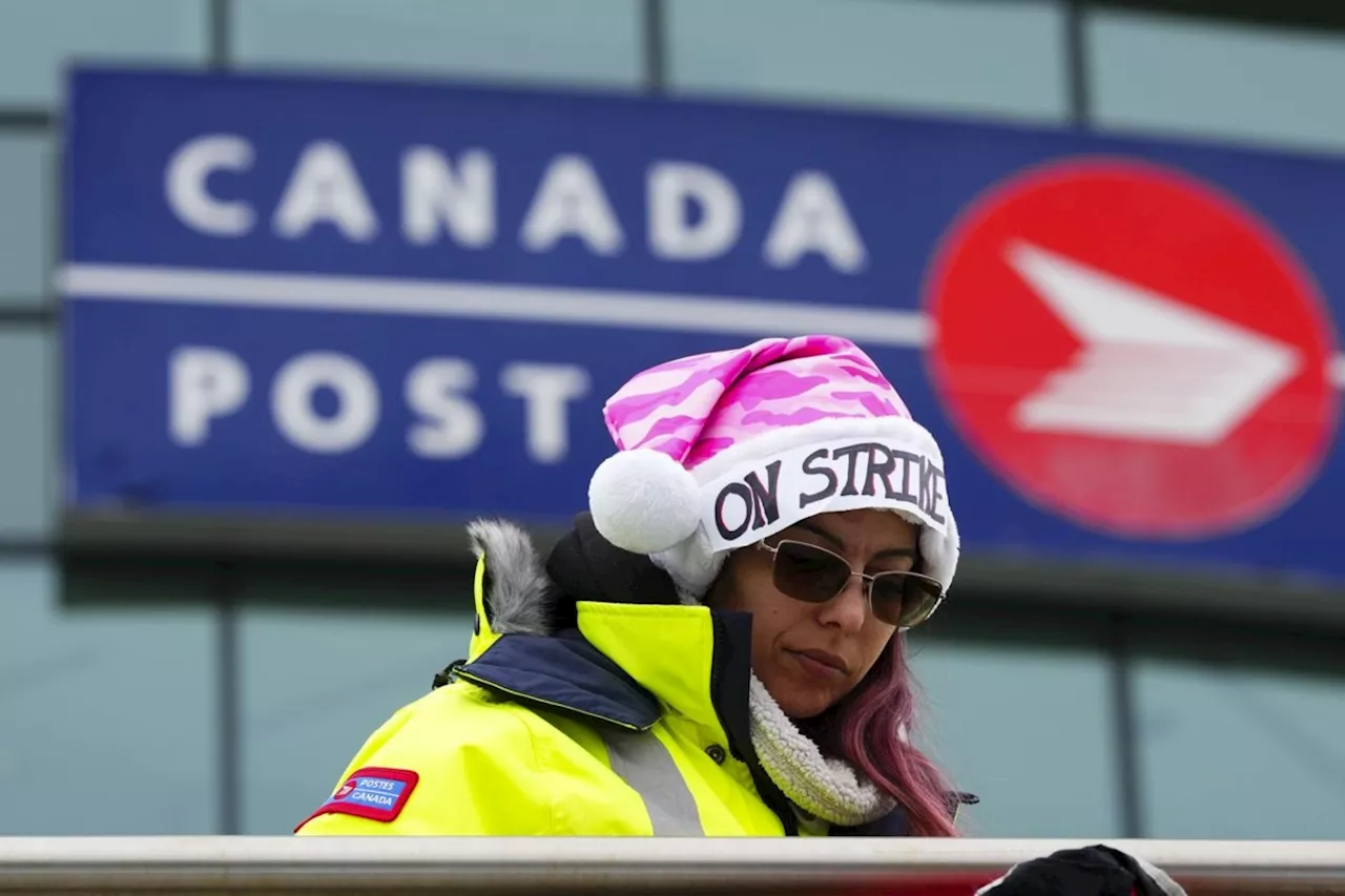 Labour minister says Ottawa will remain on sideline as postal strike nears four weeks