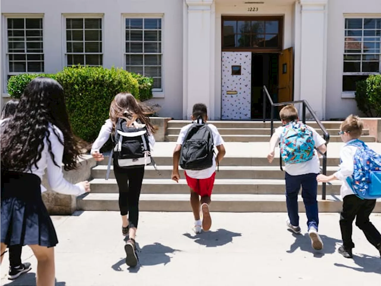 Cuándo arrancan las clases en 2025: Calendario escolar, inicio y final de vacaciones