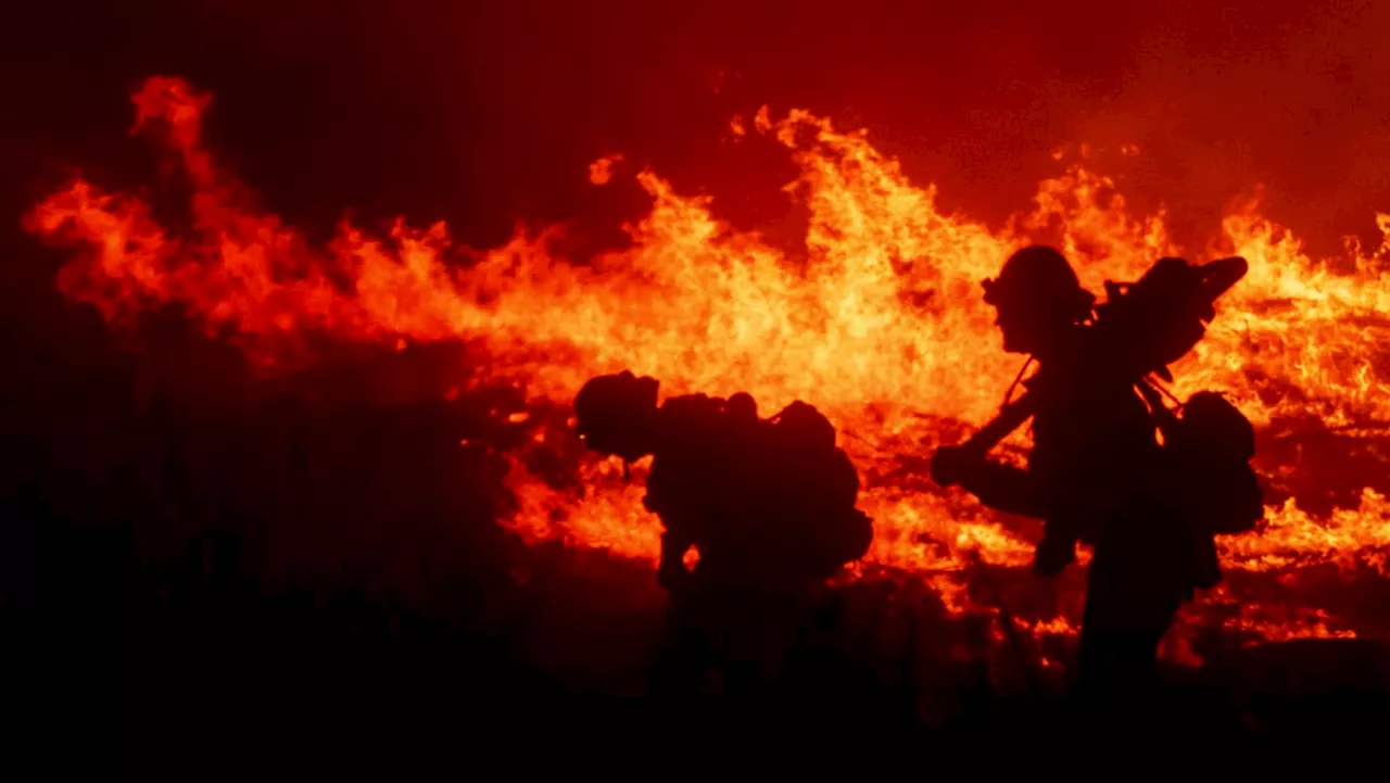 Wildfire in Malibu destroys homes, sends thousands fleeing