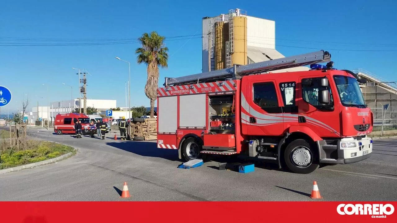 Colisão entre dois carros provoca dois feridos na Zona Industrial Ligeira n.º 2 em Sines