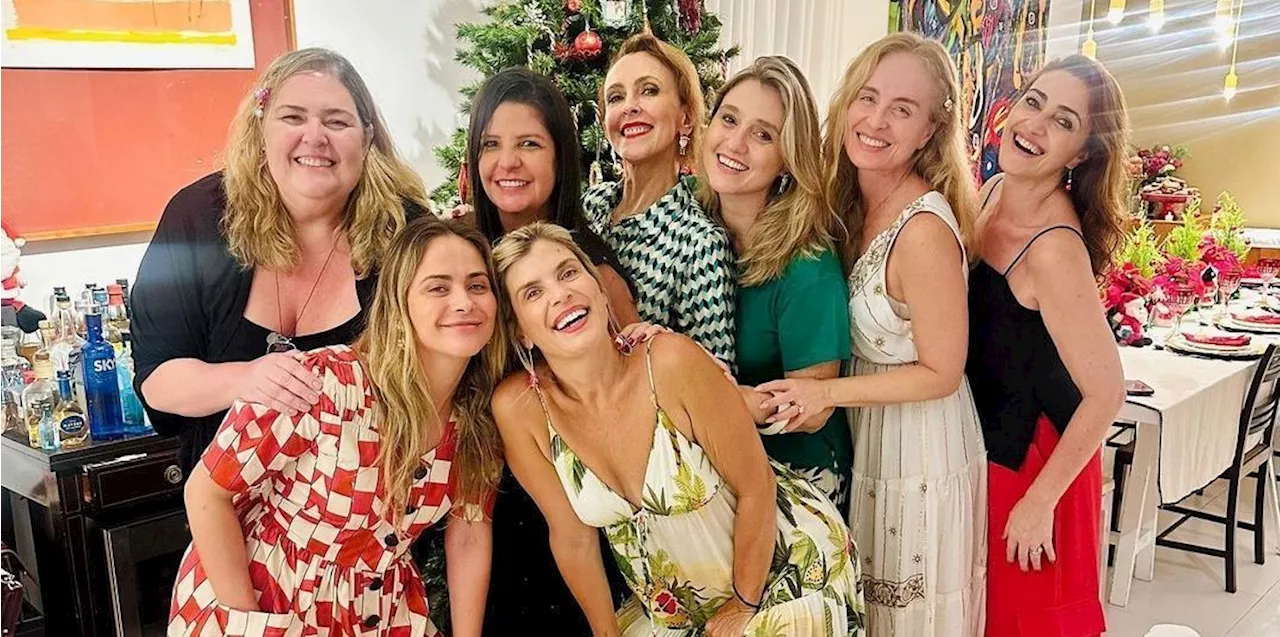 Angélica comparece em Natal antecipado com as amigas: “Mais um ano juntas”