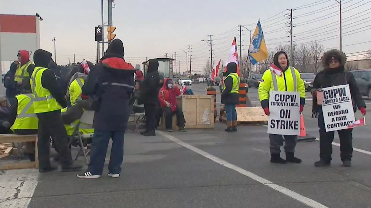 Canada Post strike: Talks deadlocked as sides clash on wages