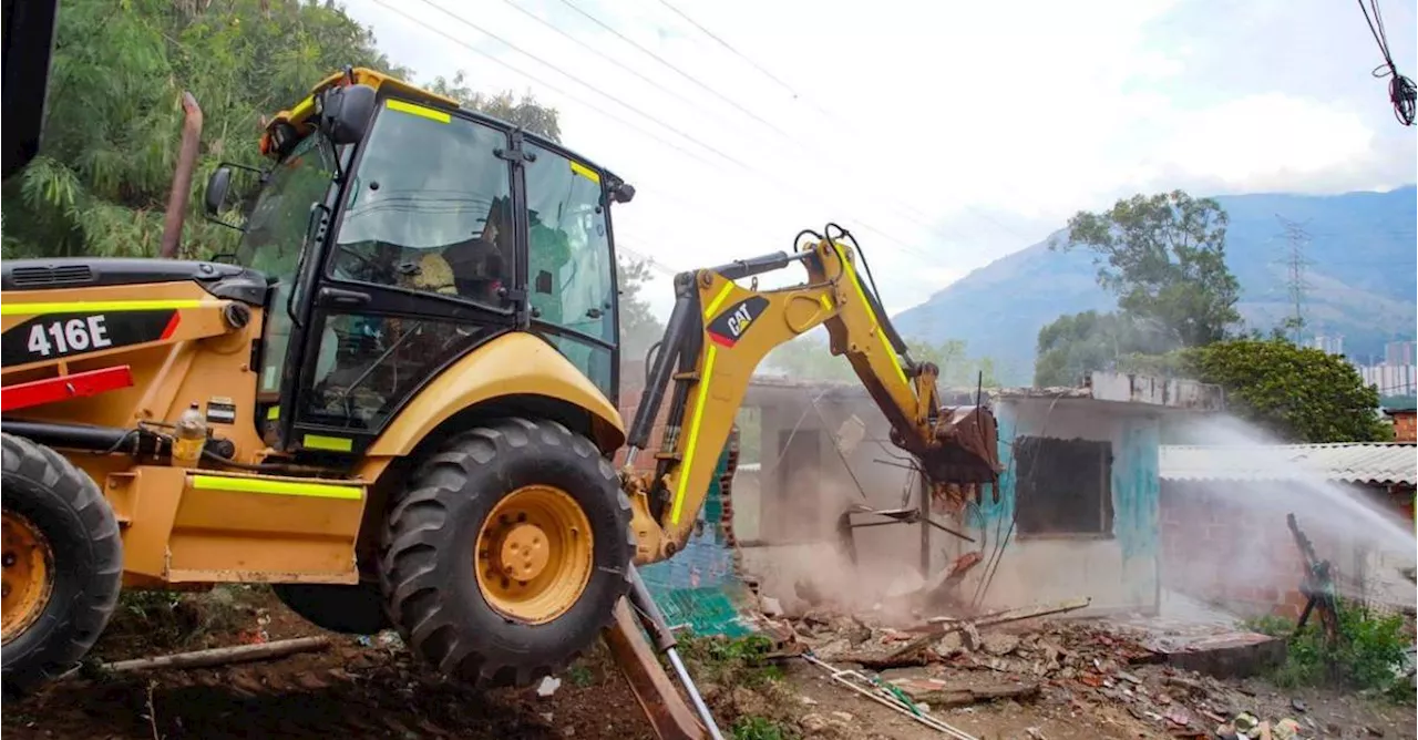 Gobernación de Antioquia demolió dos casas que eran “focos de inseguridad” en Copacabana