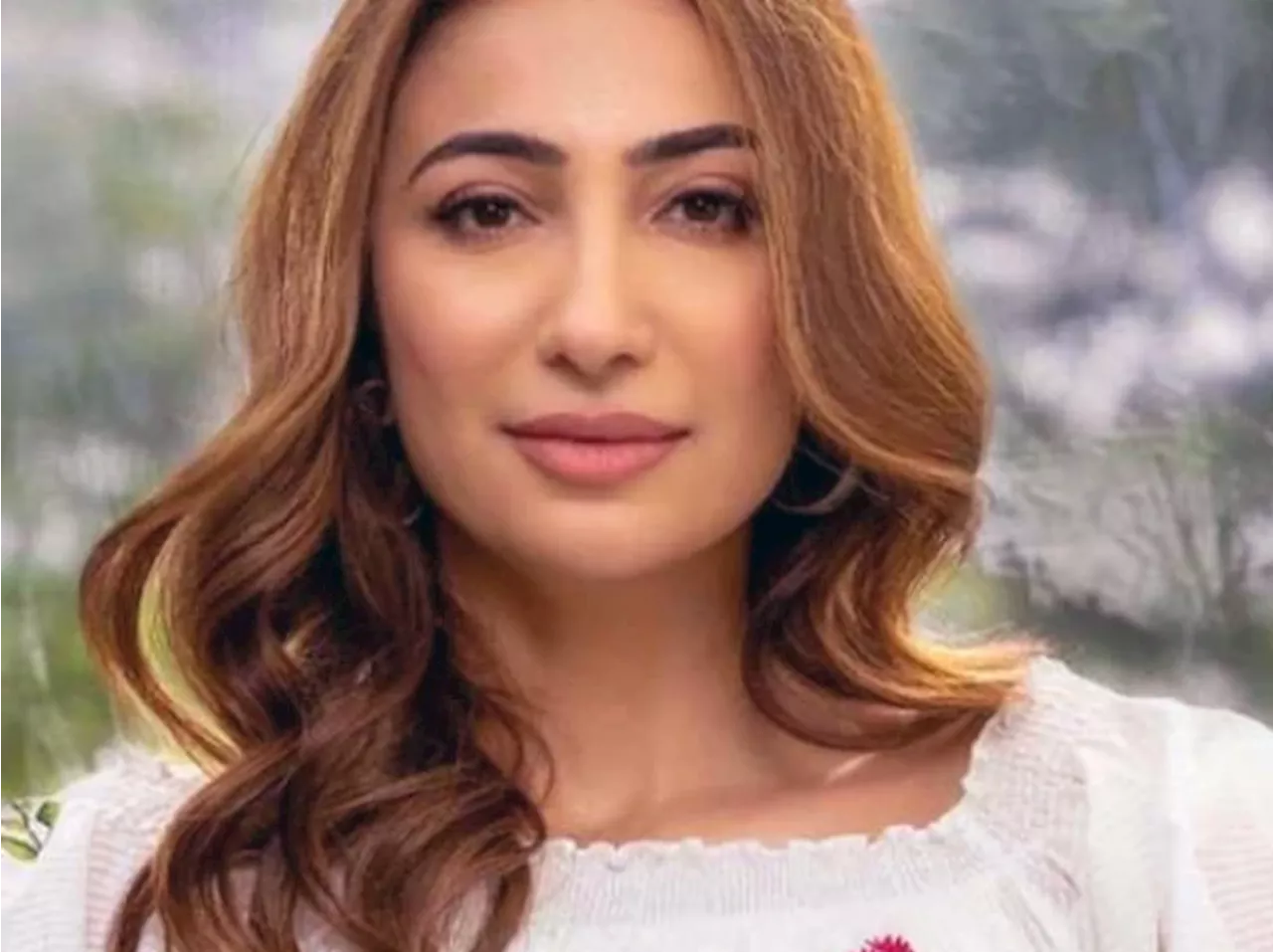 نماز سے بھاگنے والی انوشے اشرف کا دل کیسے بدل گیا؟