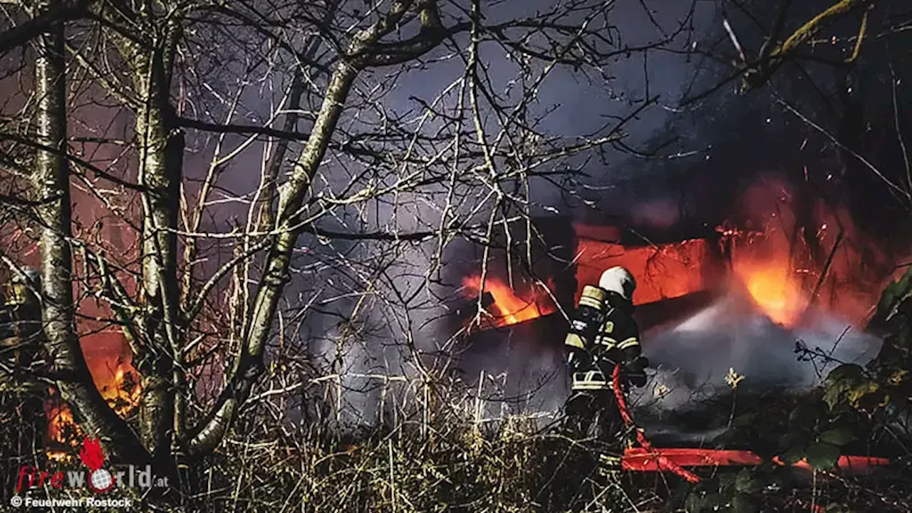 D: Ausgedehnter Brand in Kleingartenanlage in Rostock