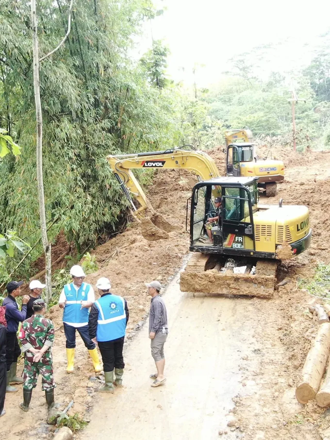 Cuaca Ekstrem hingga Longsor Susulan, Tantangan Pulihkan Listrik di Sukabumi 