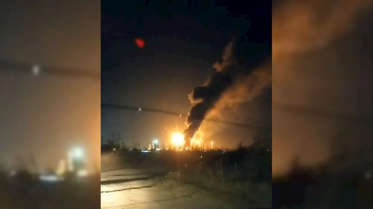 Se registra fuerte incendio en refinería de Pemex en Salamanca