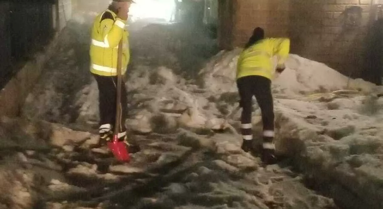 Anzio-Nettuno, eccezionale grandinata nel pomeriggio: oltre un metro di coltre bianca e strade chiuse