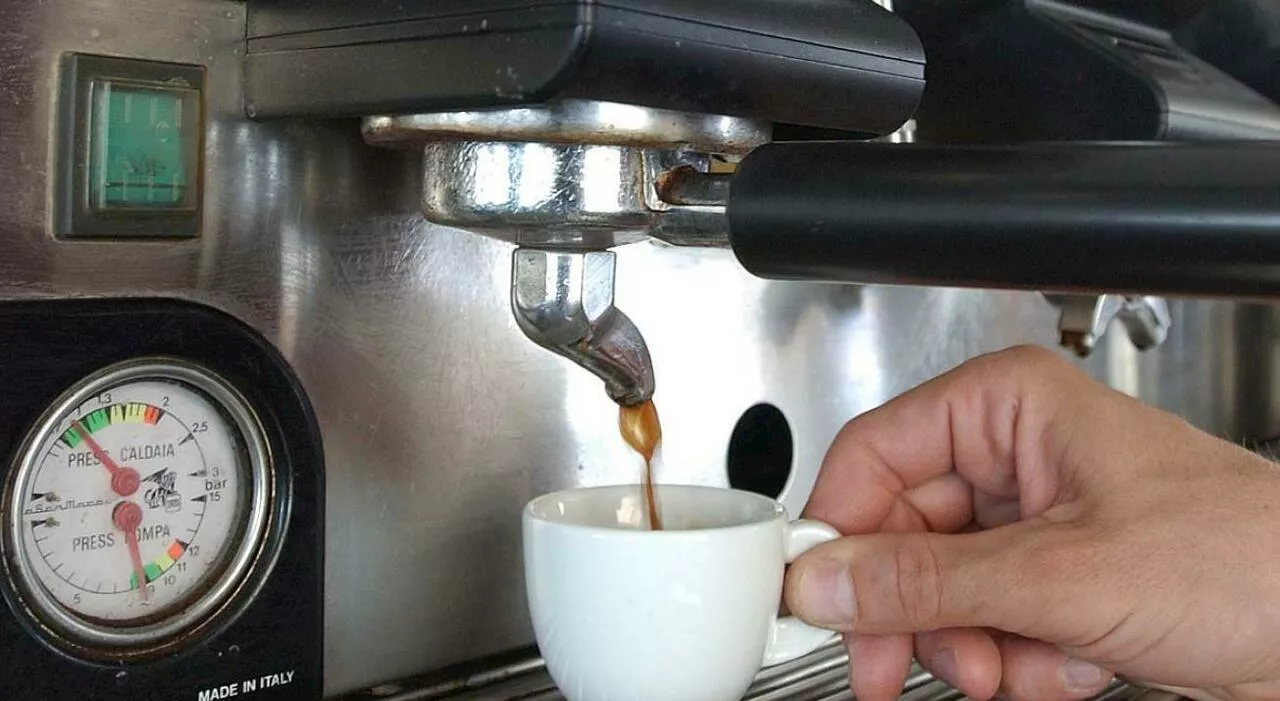 Caffè, rischio rincari: il prezzo al record del 1972. Le possibili conseguenze sulla tazzina al bar