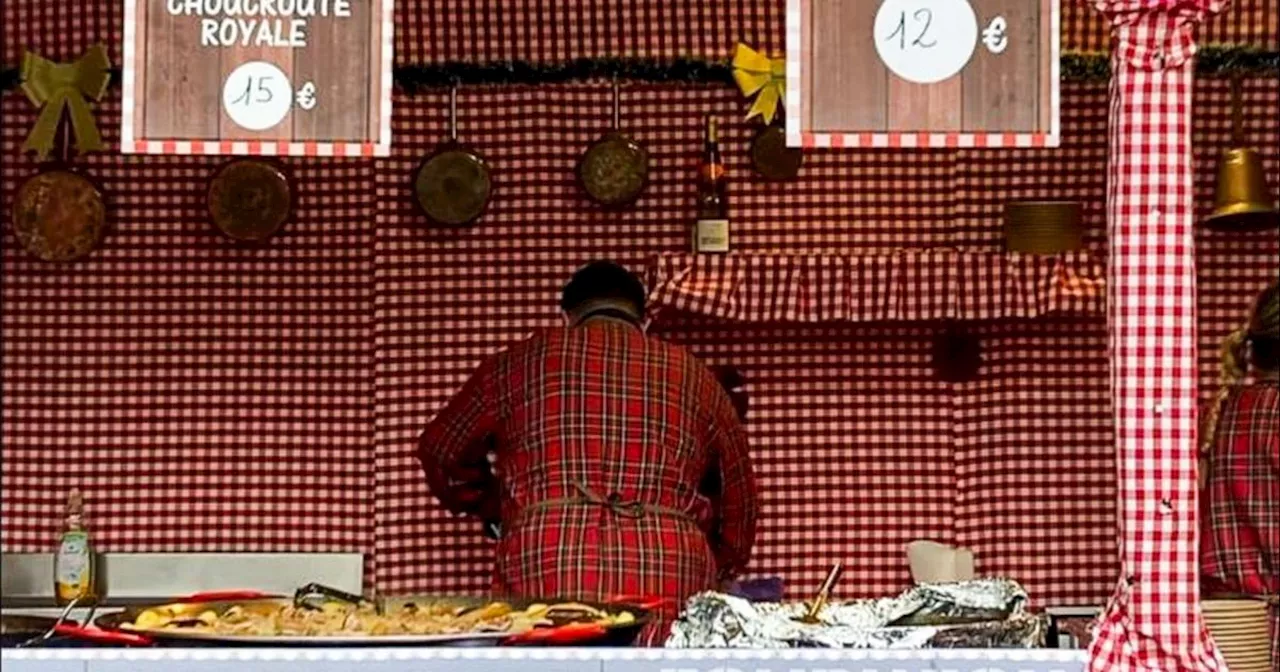 Deux chalets du marché de Noël de Bordeaux dévastés par les flammes